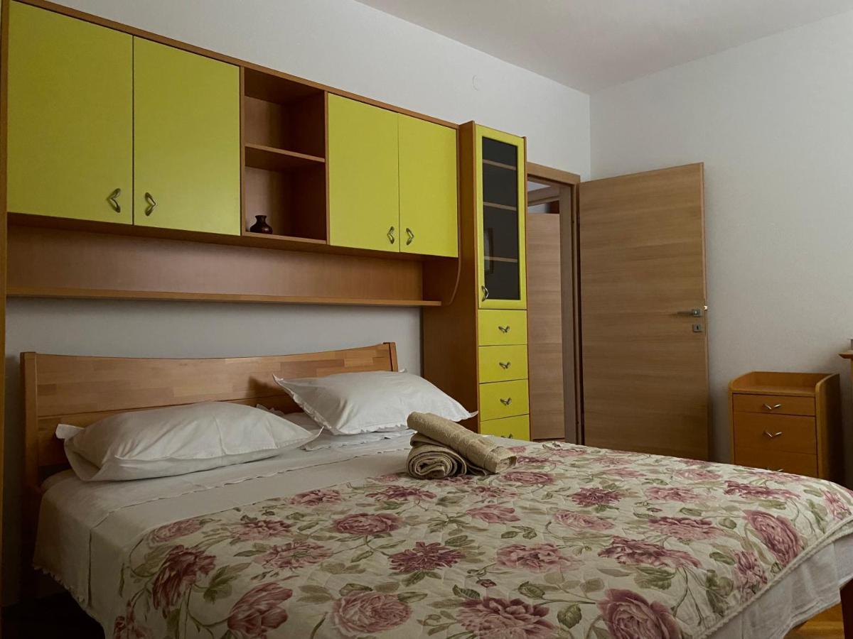 Appartement Apartman Nives à Trogir Extérieur photo