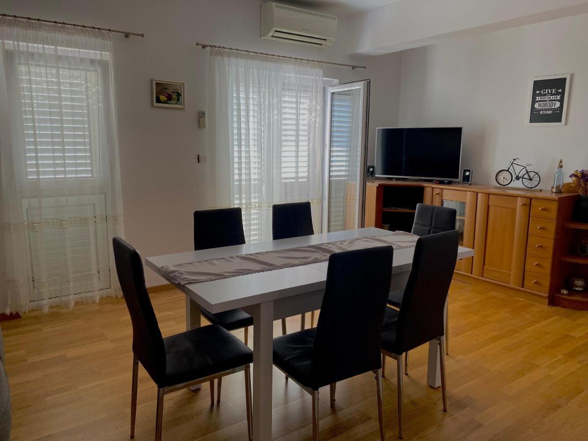 Appartement Apartman Nives à Trogir Extérieur photo