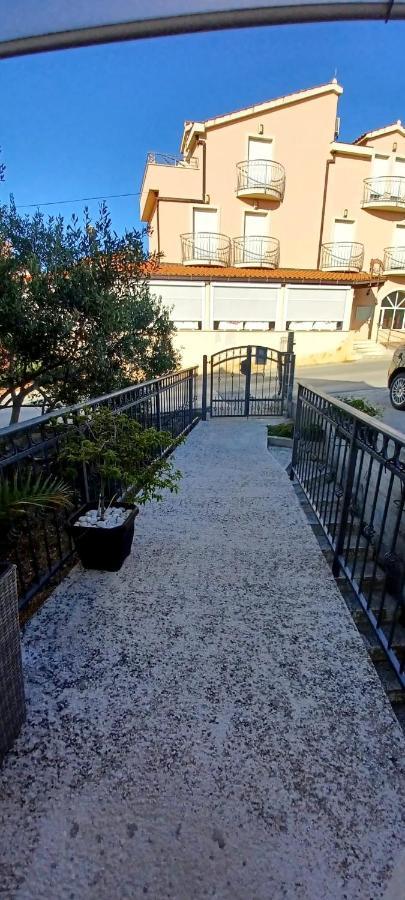 Appartement Apartman Nives à Trogir Extérieur photo